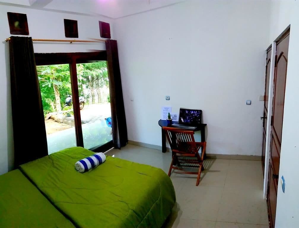 Hotel Bonne Nuit Labuan Bajo Esterno foto