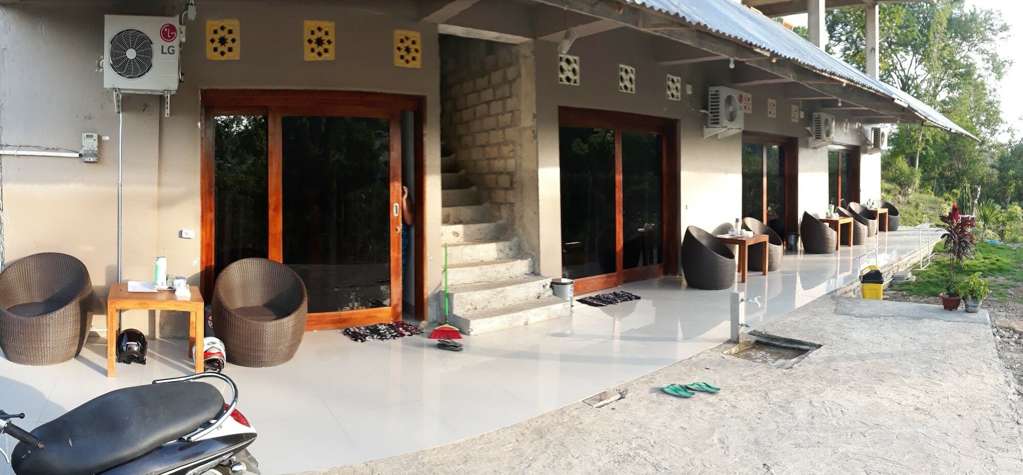 Hotel Bonne Nuit Labuan Bajo Esterno foto